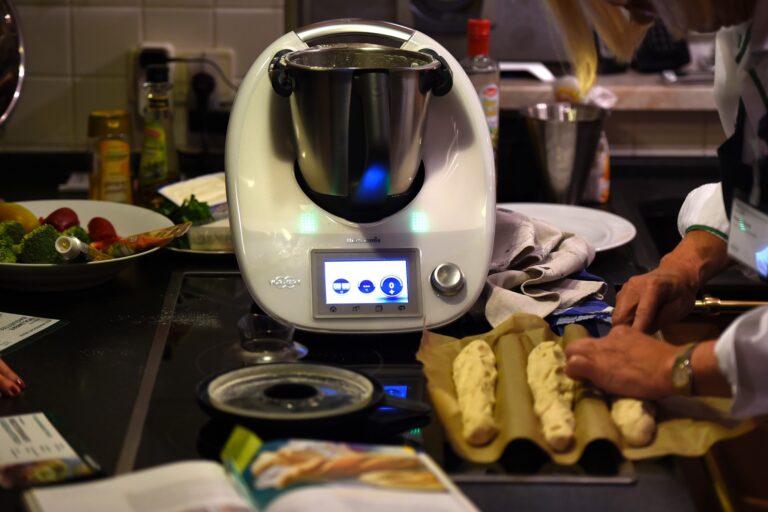 Pourquoi les chefs utilisent Thermomix ? : Avantages, témoignages et limites en cuisine professionnelle